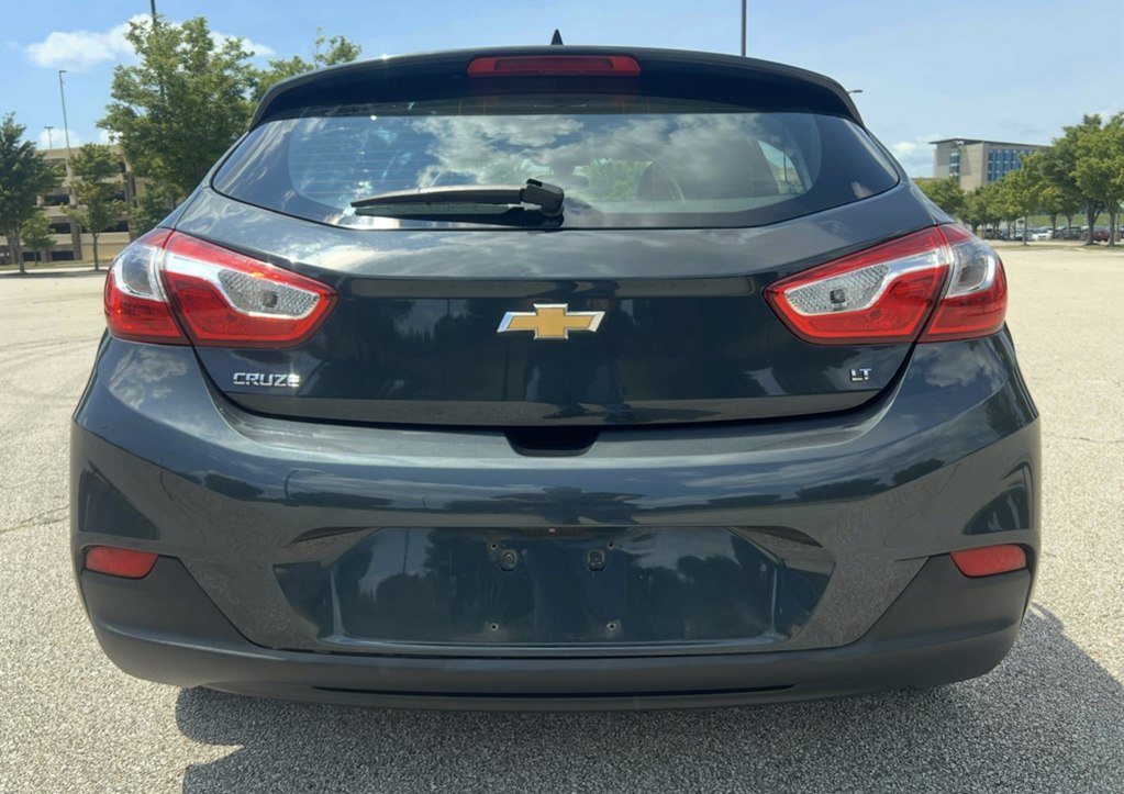 Used 2017 Chevrolet Cruze LT w/ Convenience Package FWD image 4