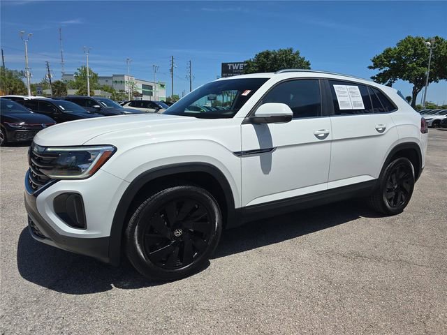 Used 2025 Volkswagen Atlas Cross Sport SE w/ Panoramic Sunroof Package image 8