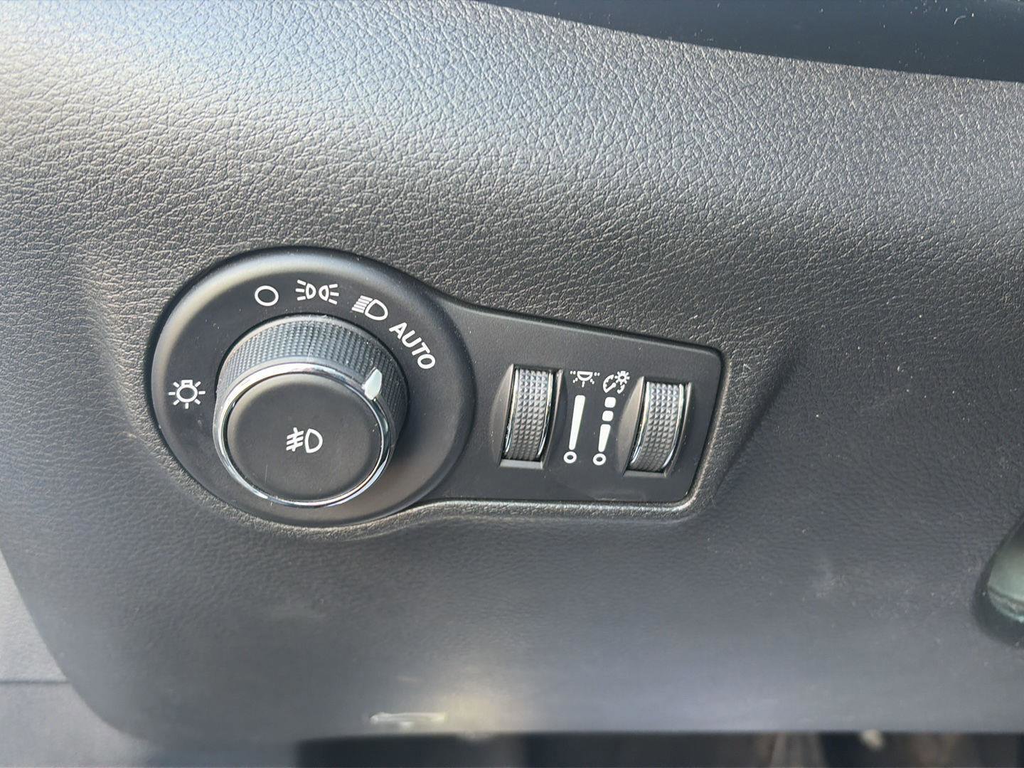 Used 2023 Jeep Compass Latitude image 18