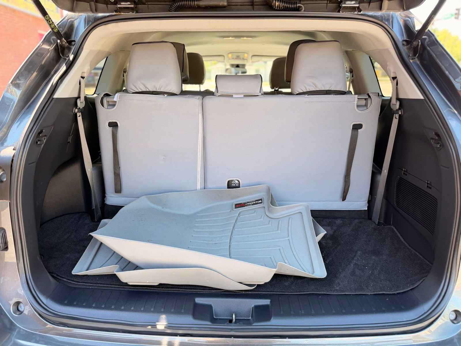 Used 2020 Toyota Highlander L FWD image 39