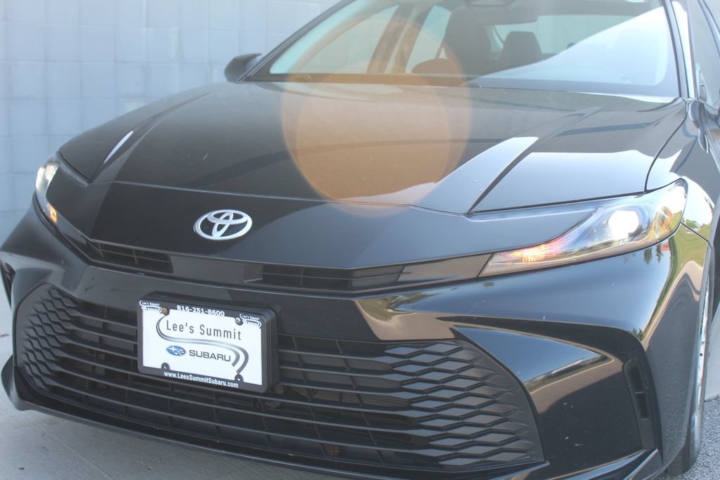 Used 2025 Toyota Camry LE FWD image 4
