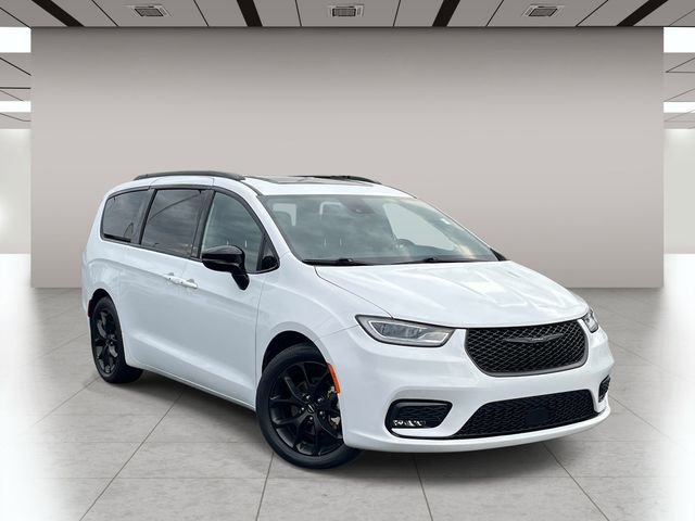 Used 2025 Chrysler Pacifica Limited FWD image 1