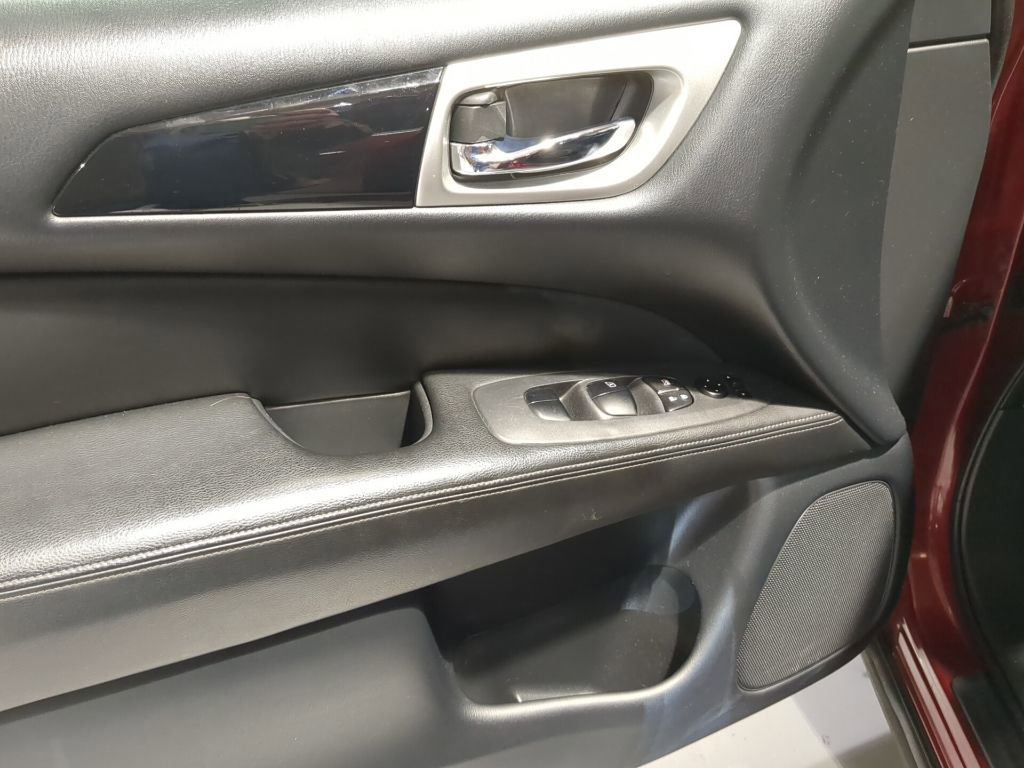 Used 2018 Nissan Pathfinder S AWD/4WD image 13