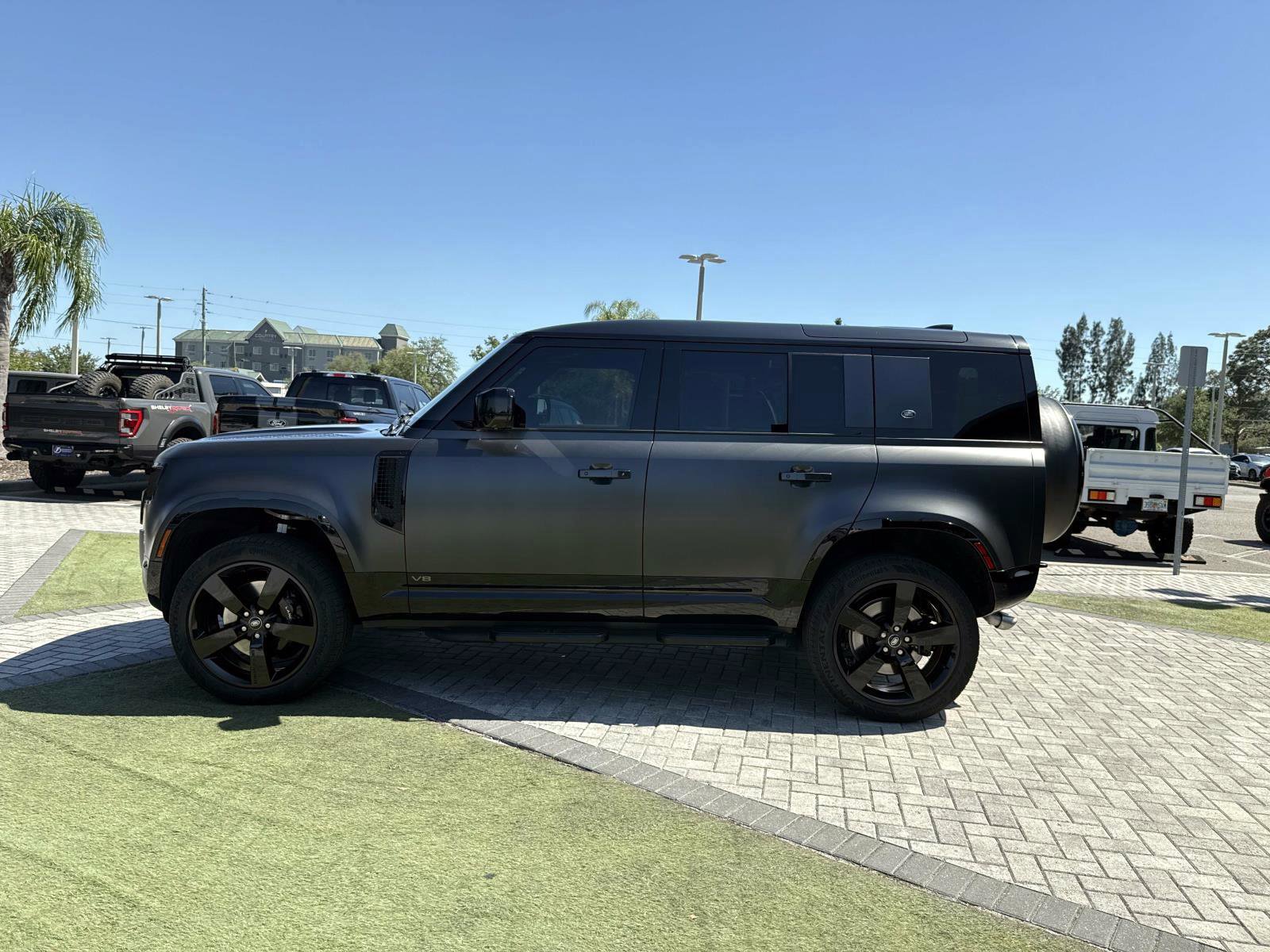 Used 2024 Land Rover Defender 110 Carpathian Edition image 4