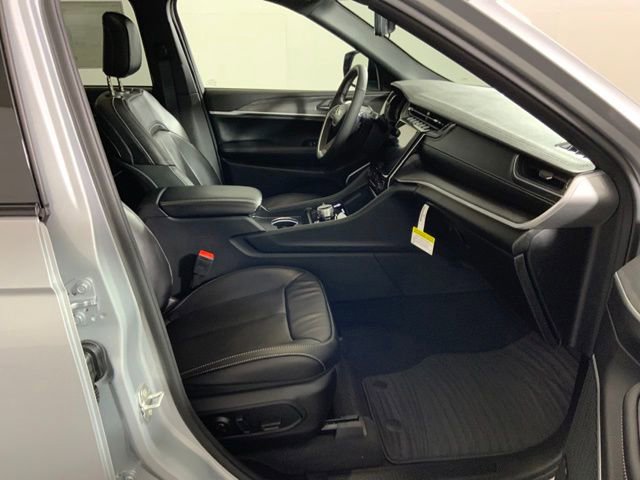 Used 2024 Jeep Grand Cherokee Limited 4xe w/ Luxury Tech Group II image 38