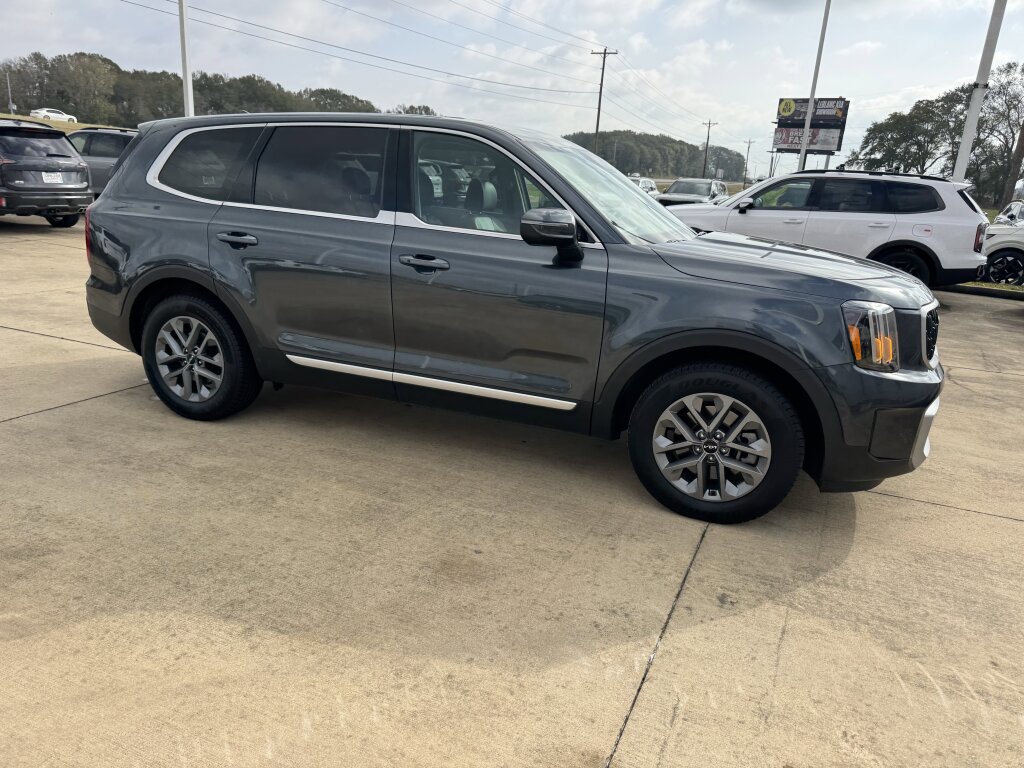 Used 2024 Kia Telluride LX image 11