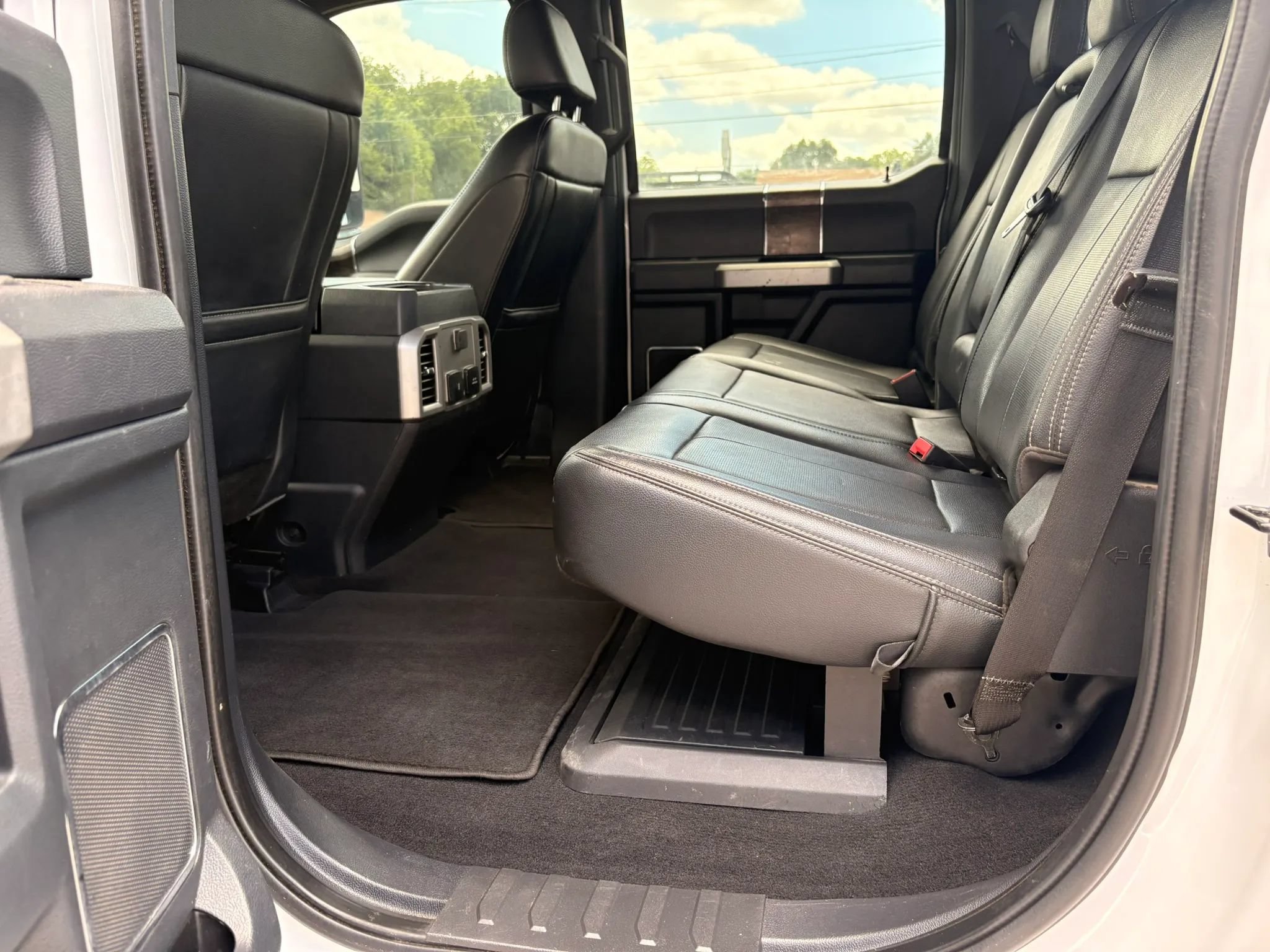 Used 2022 Ford F250 Lariat w/ Lariat Value Package AWD/4WD image 14
