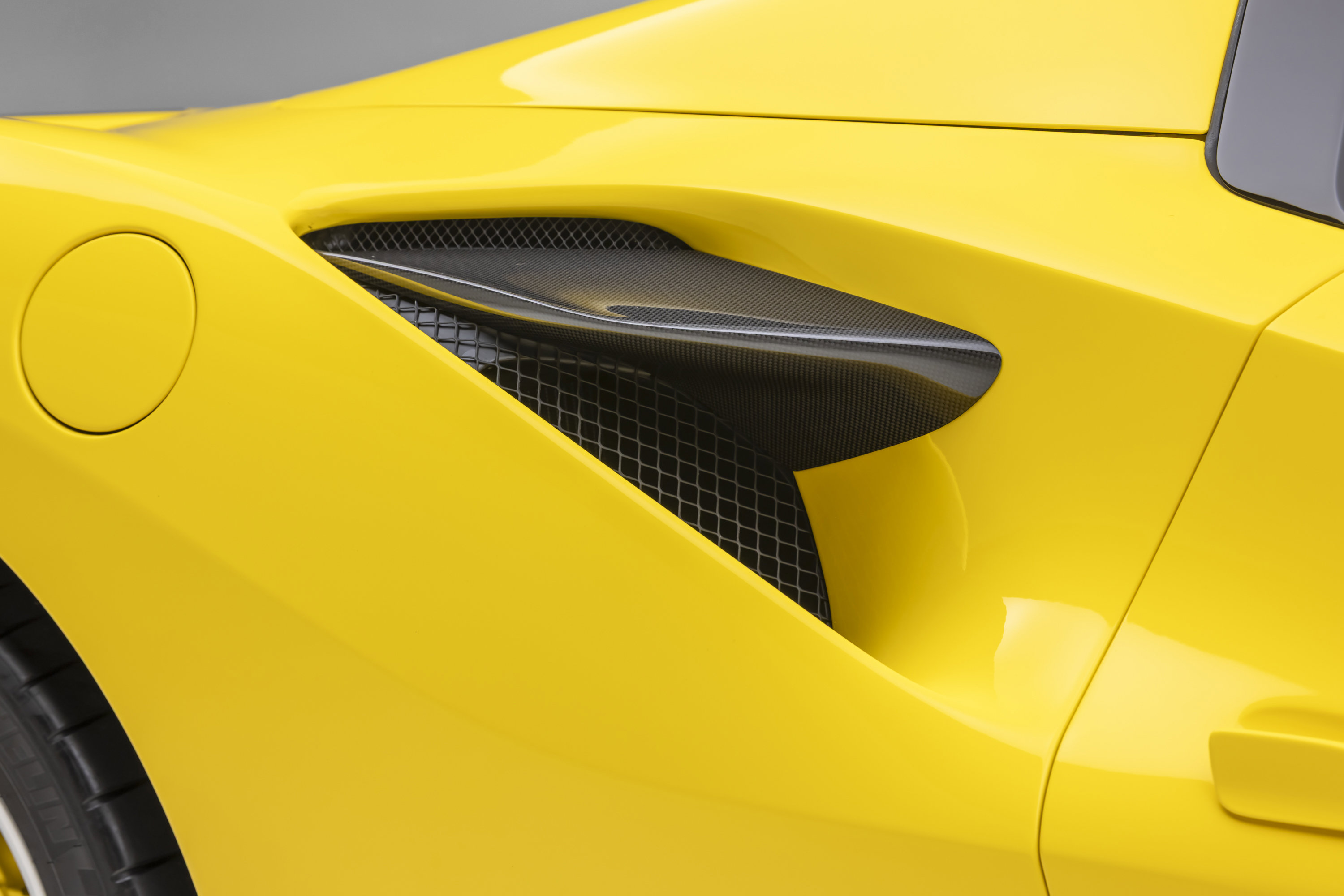 Certified 2022 Ferrari F8 Tributo RWD image 24