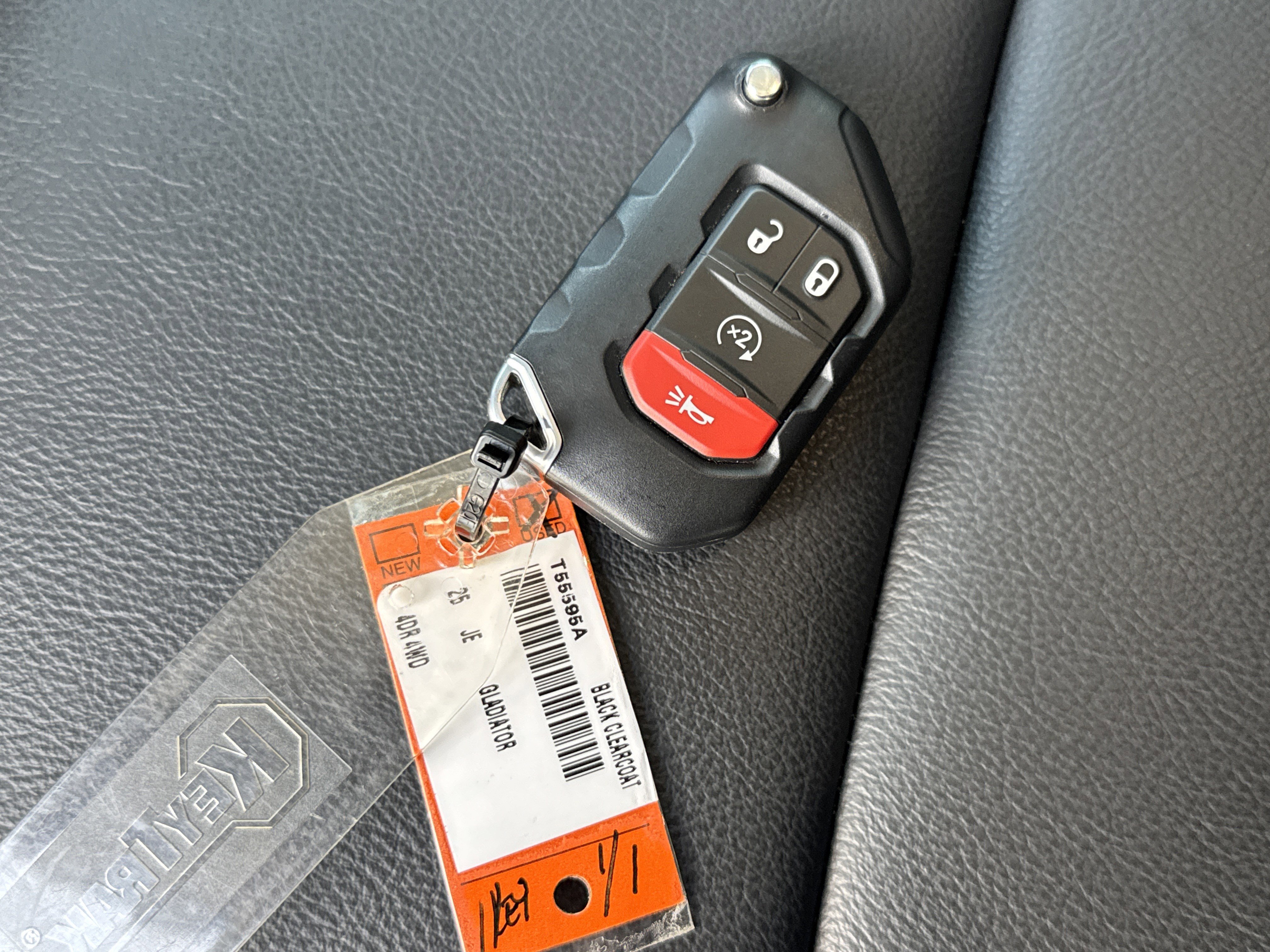 Used 2025 Jeep Gladiator Sport AWD/4WD image 34