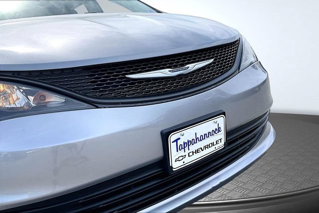 Used 2020 Chrysler Voyager L FWD image 28