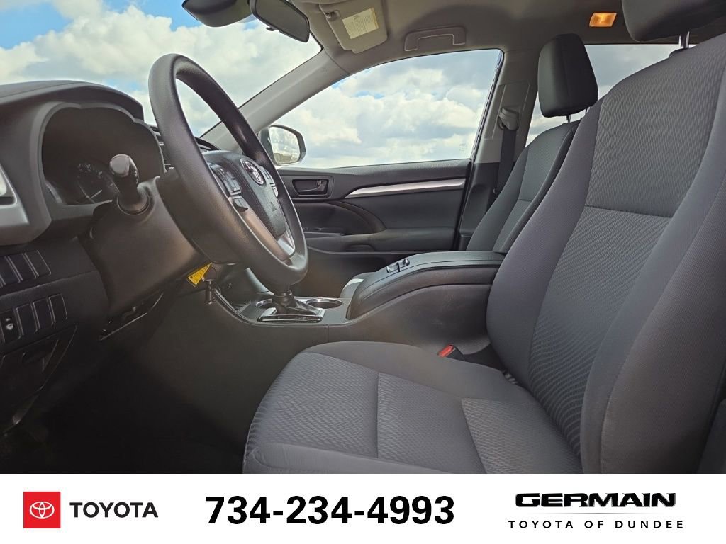 Used 2019 Toyota Highlander LE image 12