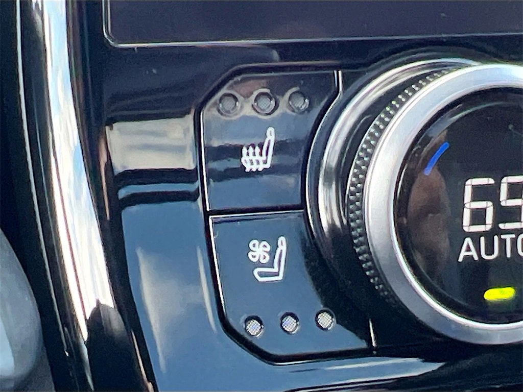 Used 2023 Toyota Highlander Platinum image 19