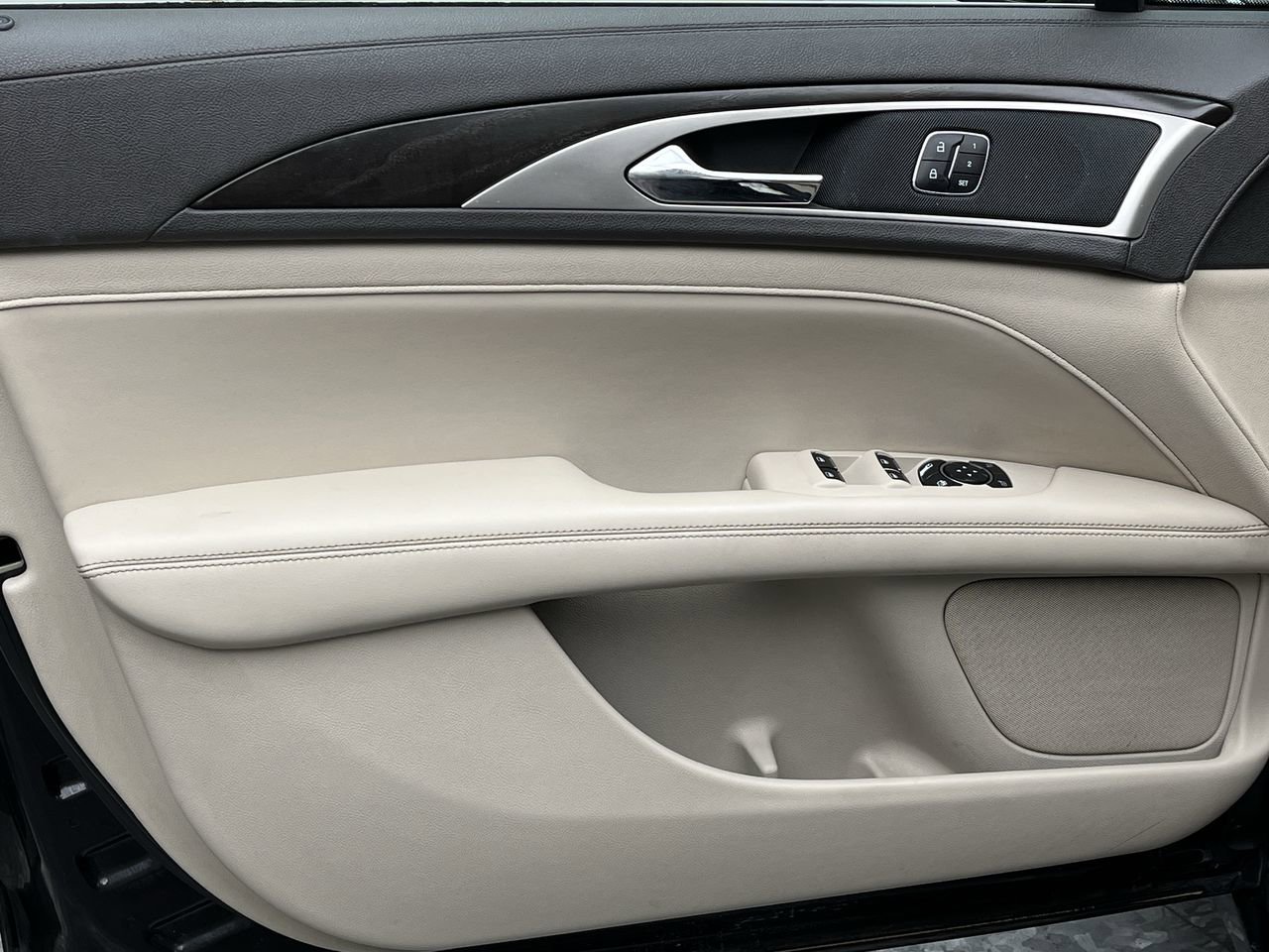 Used 2019 Lincoln MKZ Reserve FWD image 7