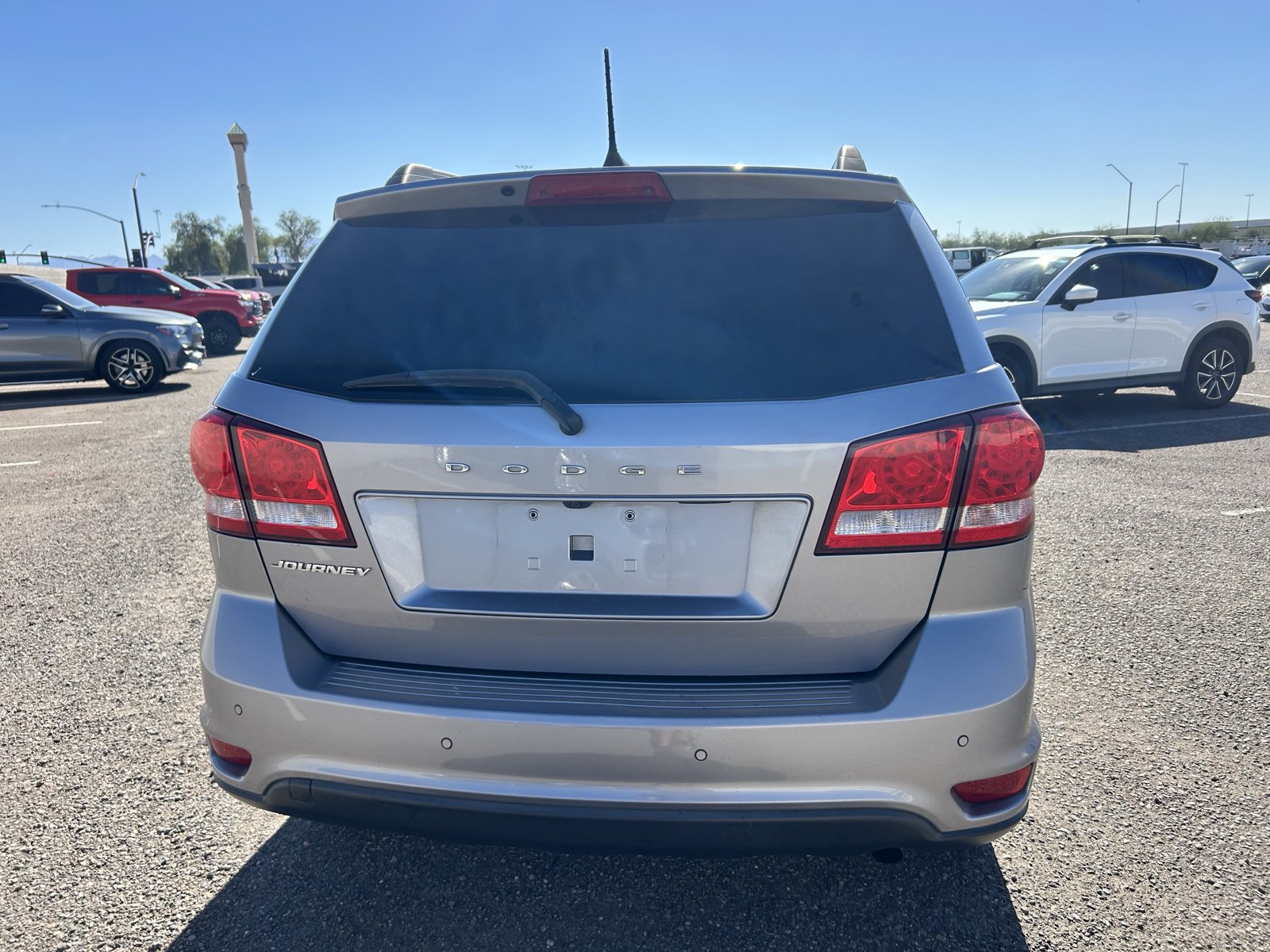 Used 2019 Dodge Journey SE FWD image 4