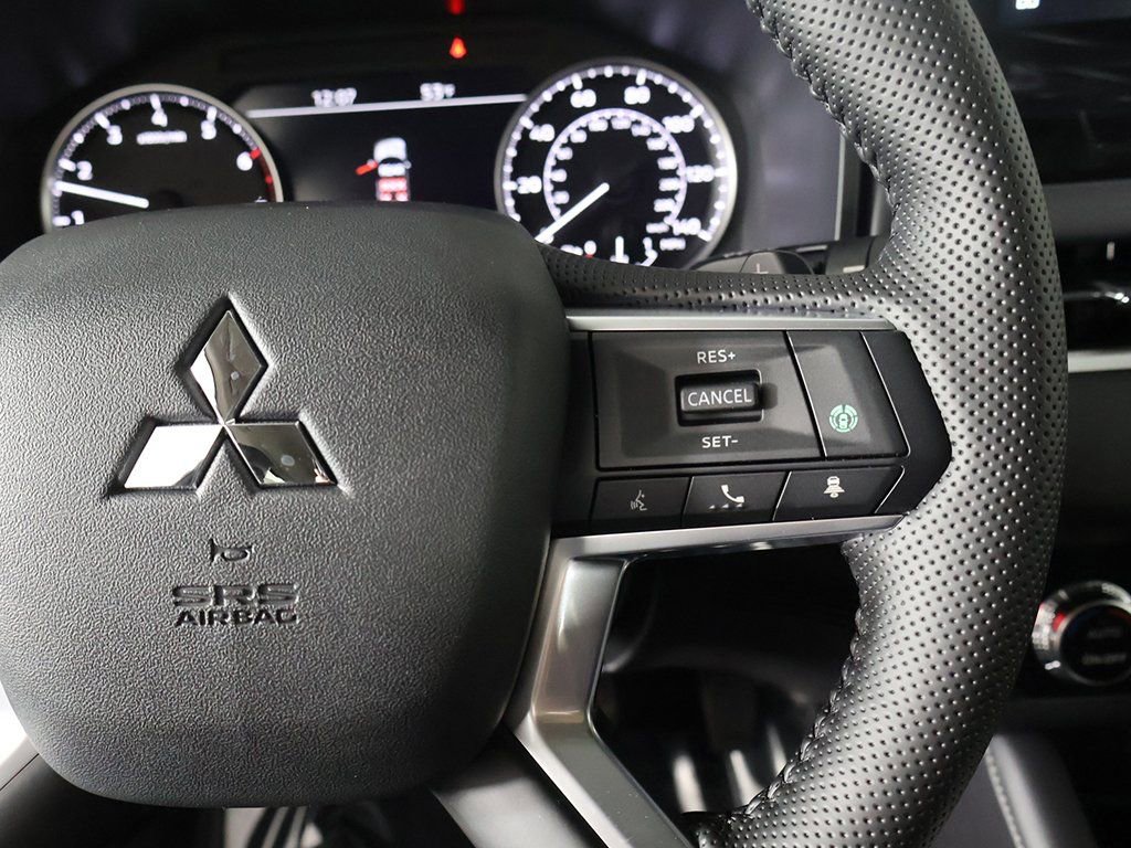 New 2026 Mitsubishi Outlander SE image 45