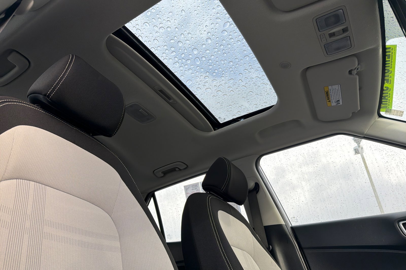 Used 2025 Hyundai Venue SEL image 16