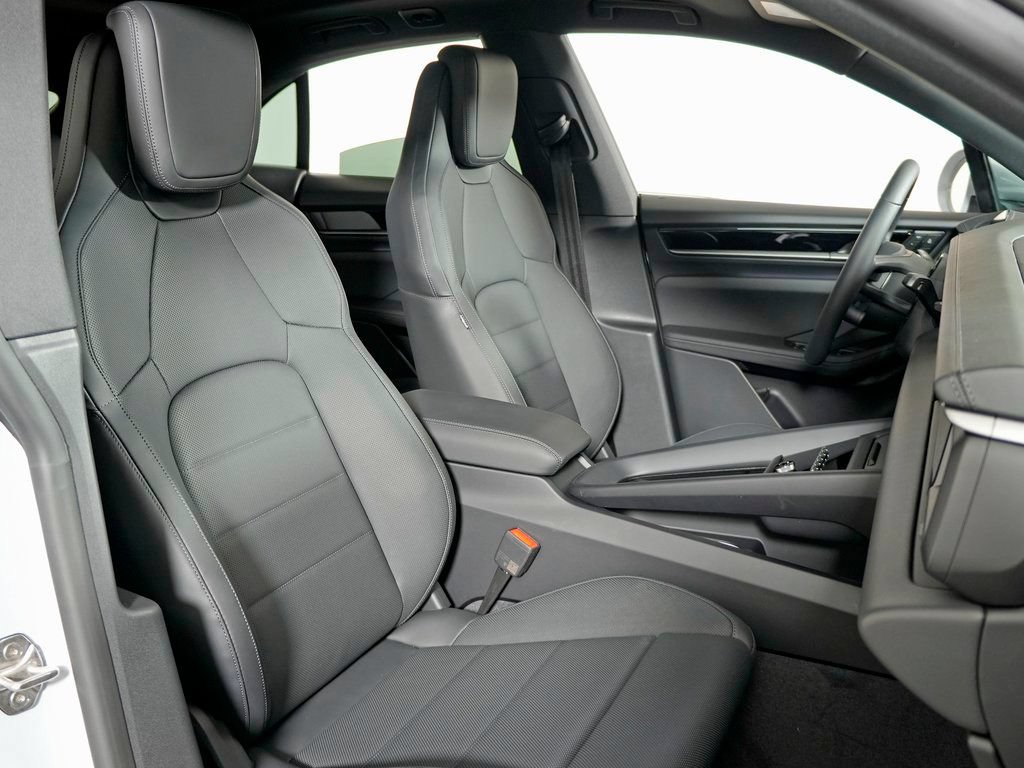 Certified 2026 Porsche Macan 4 Electric AWD/4WD image 39