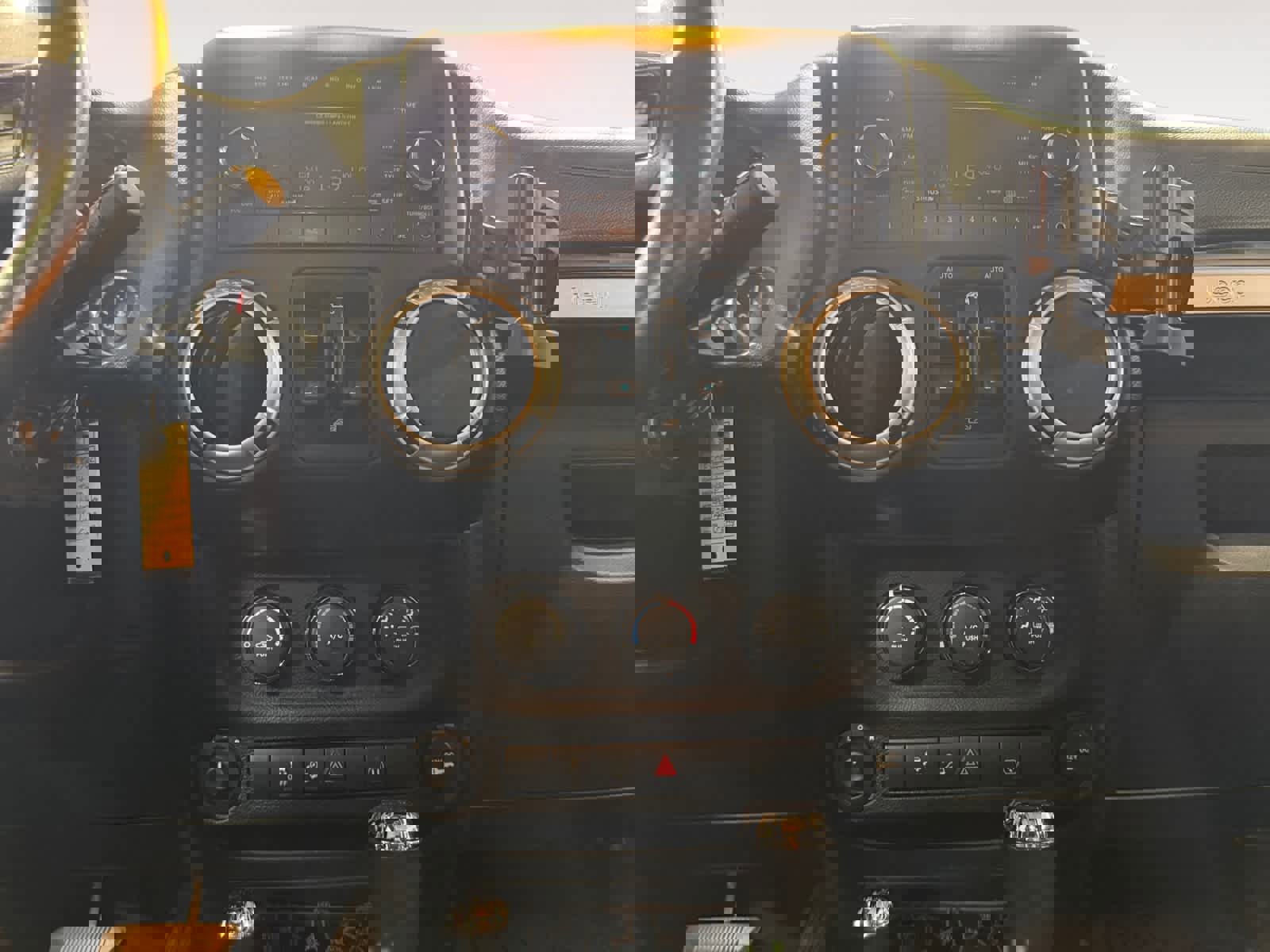 Used 2014 Jeep Wrangler Unlimited Sahara image 13