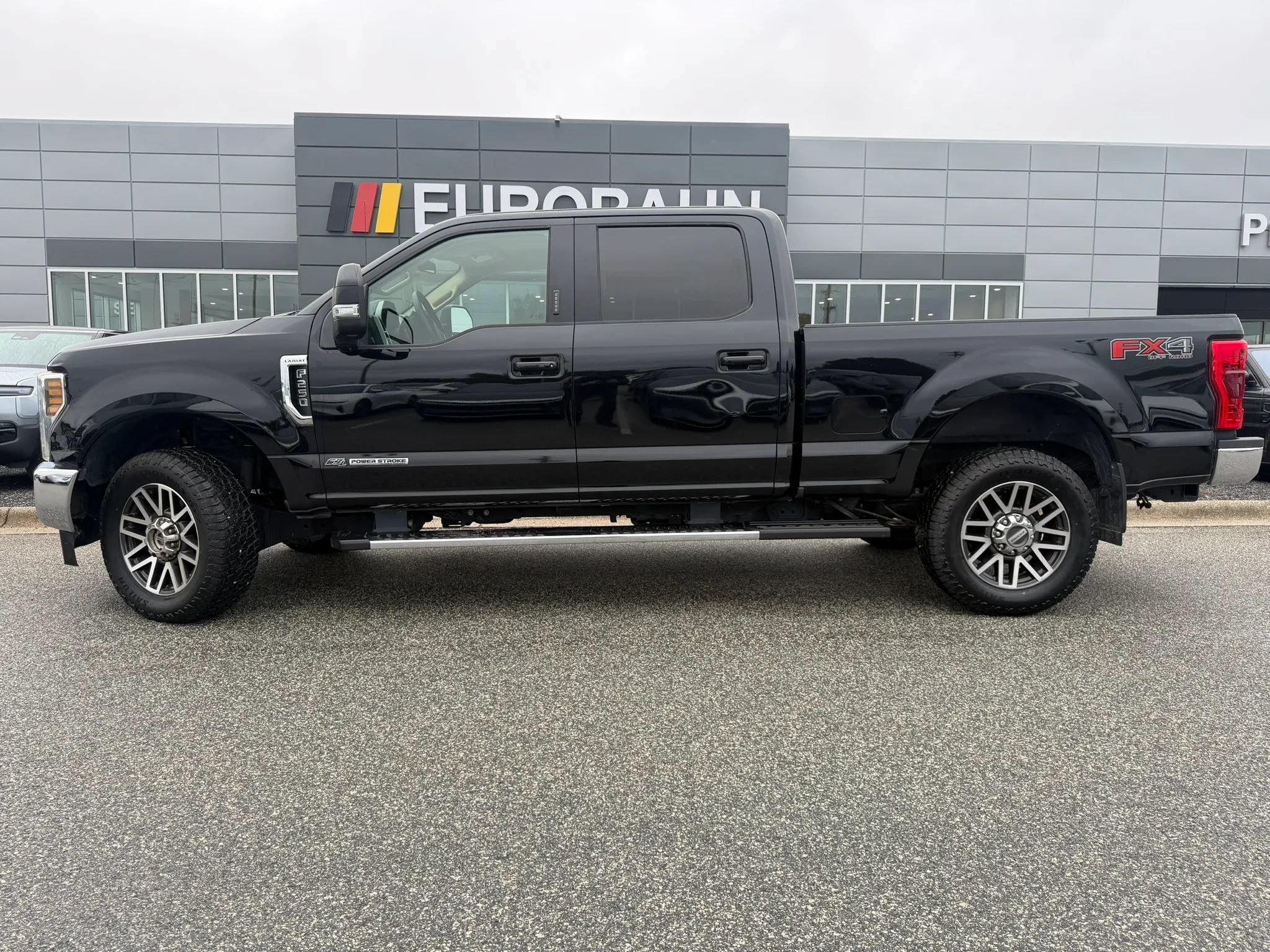 Used 2019 Ford F250 Lariat w/ Lariat Ultimate Package AWD/4WD image 2