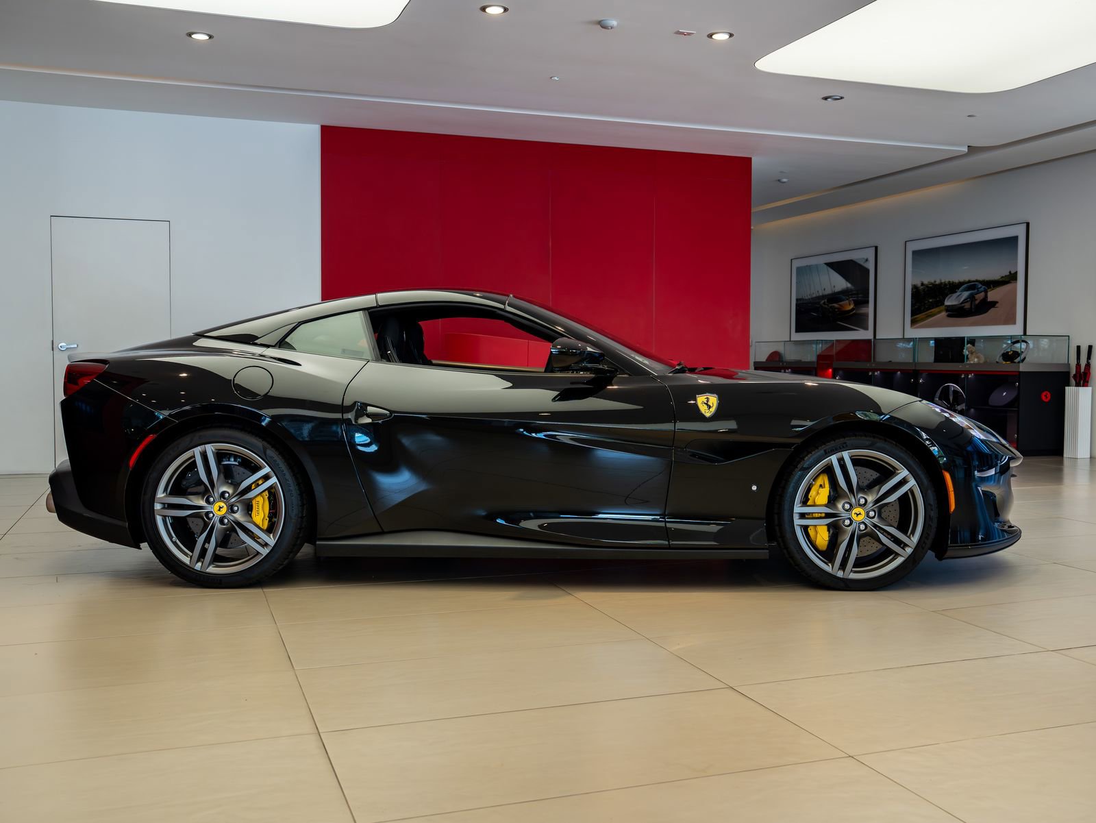 Used 2019 Ferrari Portofino RWD image 36