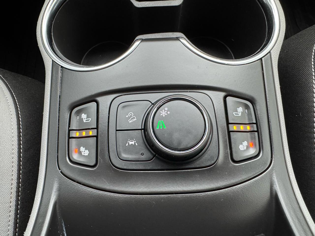 Used 2024 GMC Terrain SLE w/ Driver Convenience Package image 23