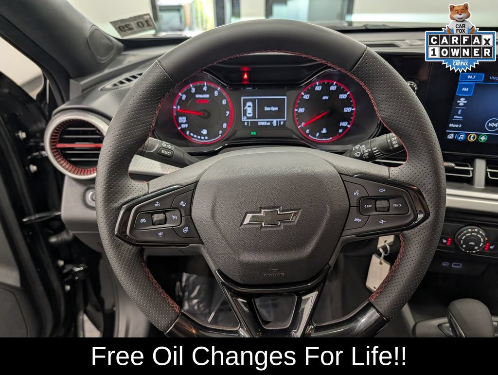 Used 2025 Chevrolet Trax RS w/ Driver Confidence Package FWD image 21