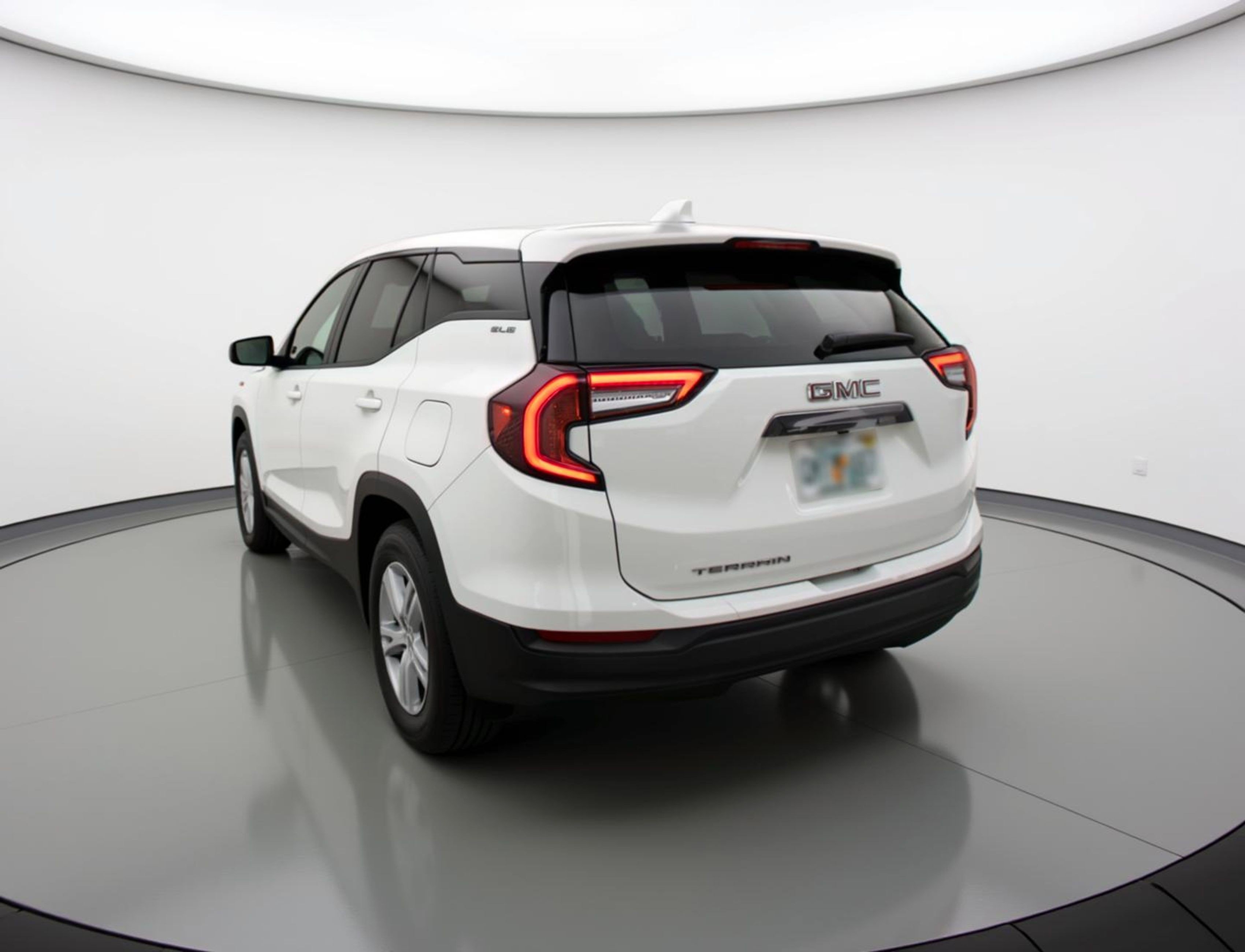 Used 2024 GMC Terrain SLE image 6