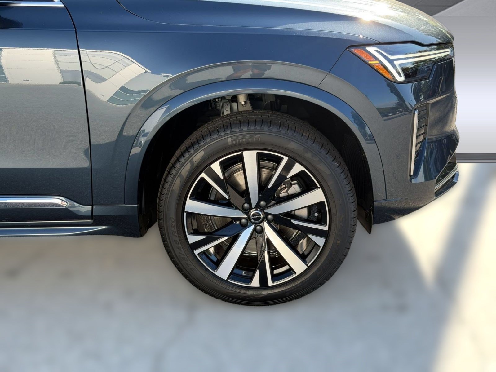 New 2027 Volvo XC60 B5 Core AWD/4WD image 13