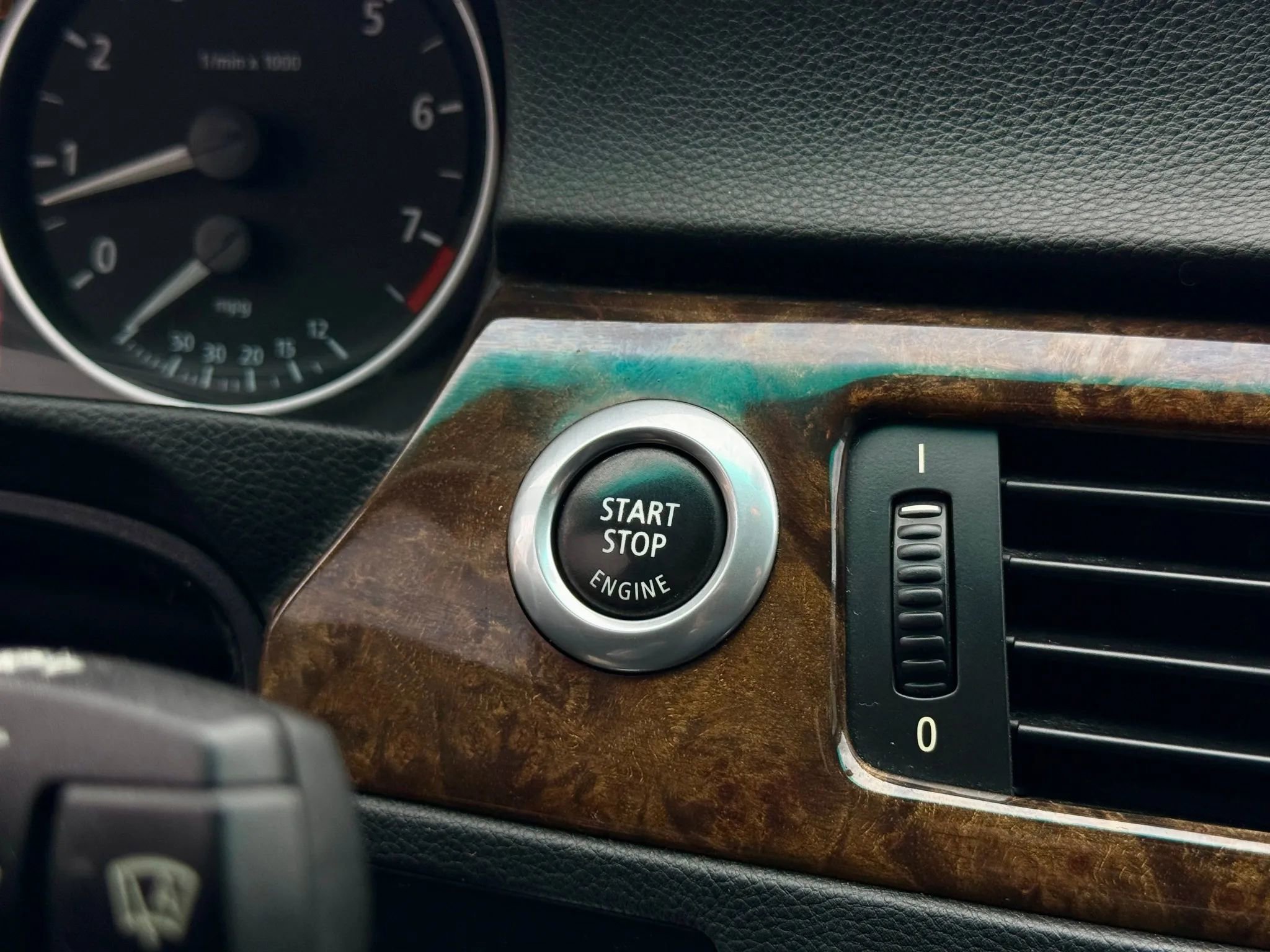 Used 2006 BMW 330xi Sedan image 10