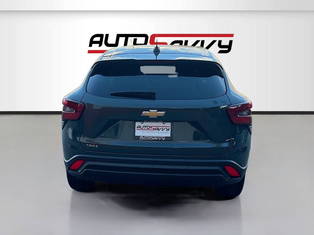 Used 2025 Chevrolet Trax LS w/ LS Convenience Package image 6