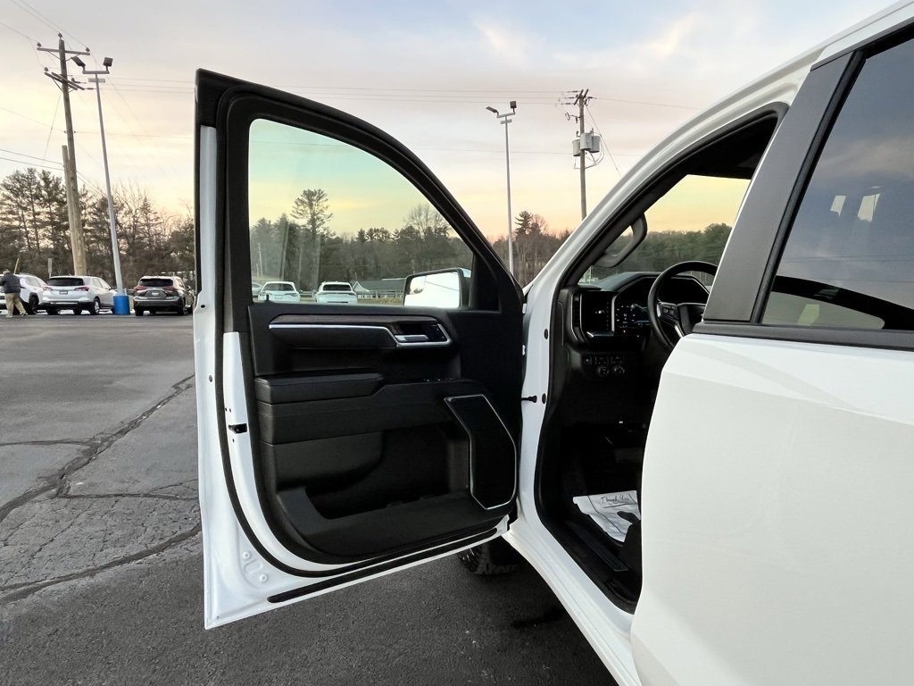 Used 2025 Chevrolet Silverado 1500 LT image 11