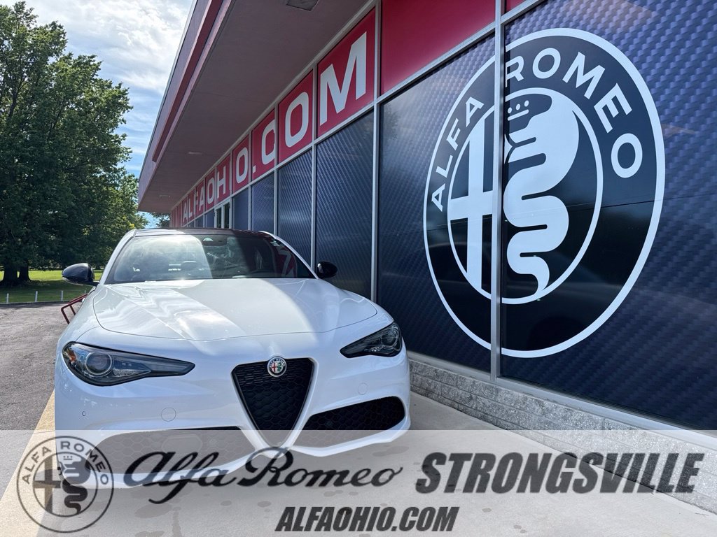 Used 2022 Alfa Romeo Giulia Veloce AWD/4WD image 1