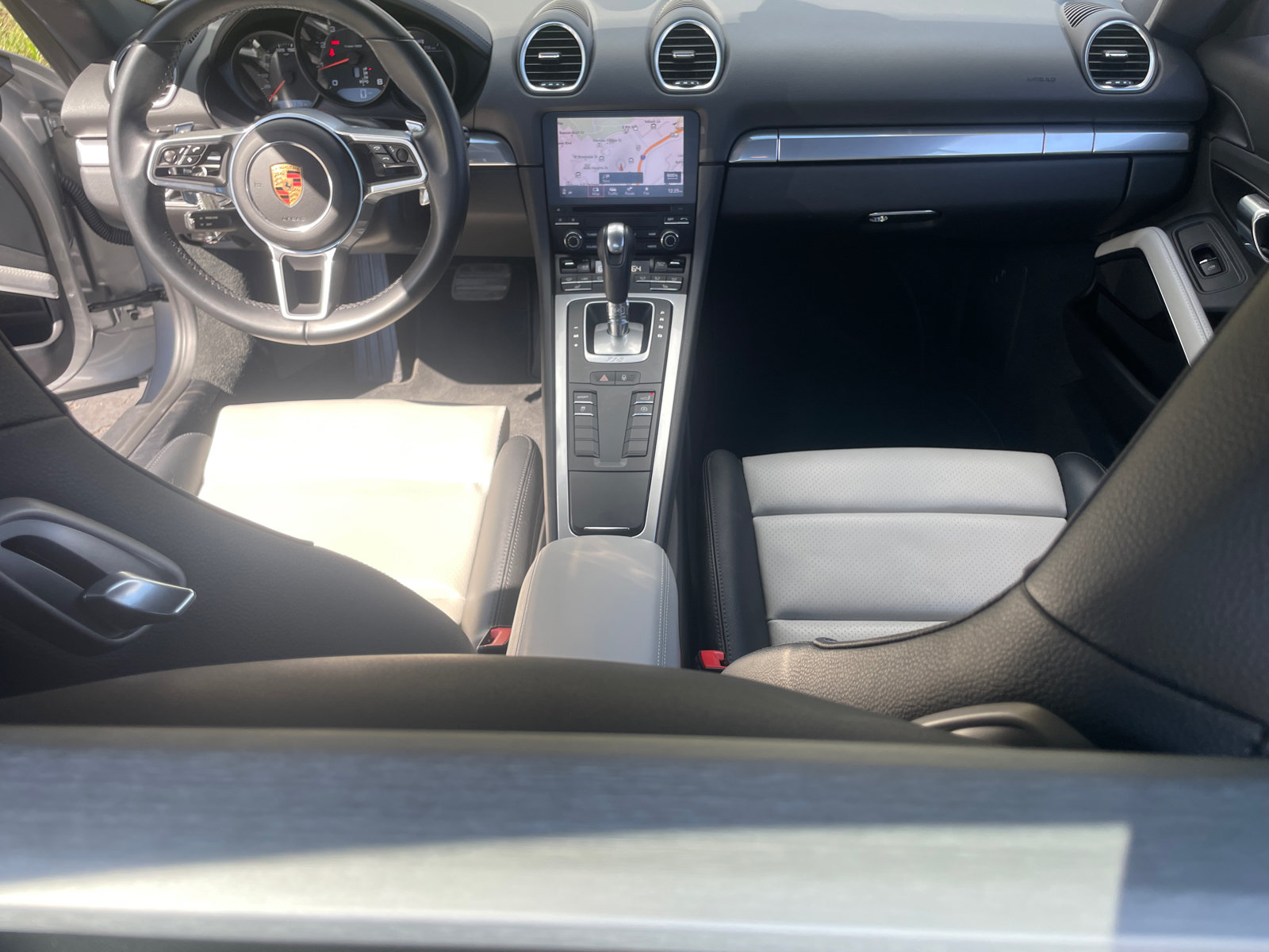 Used 2018 Porsche 718 Cayman RWD image 19