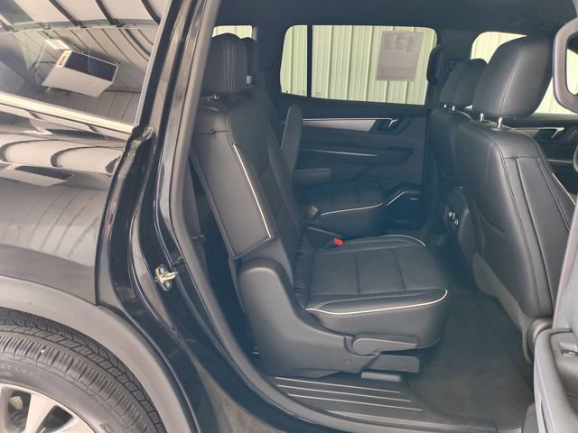 Used 2025 Buick Enclave Preferred AWD/4WD image 23