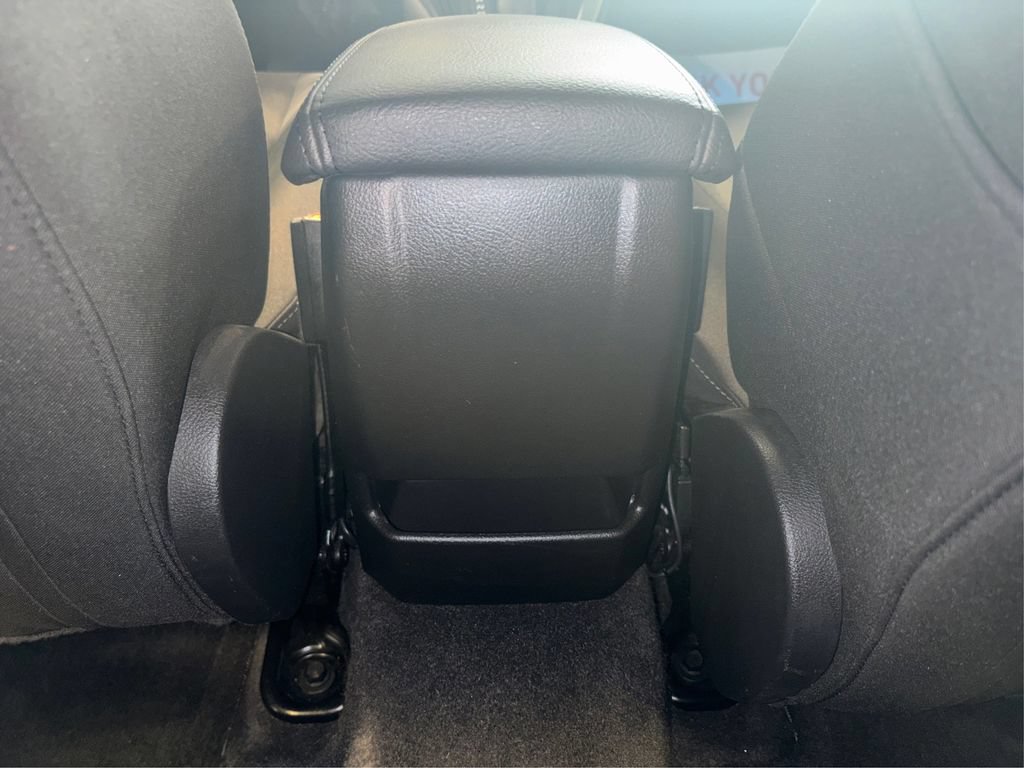 Certified 2018 Ford Focus SEL FWD image 28