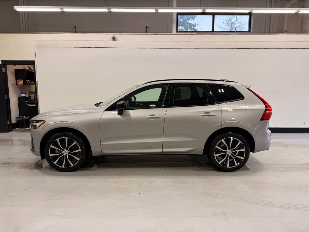 Used 2023 Volvo XC60 B5 Plus w/ Climate Package image 2