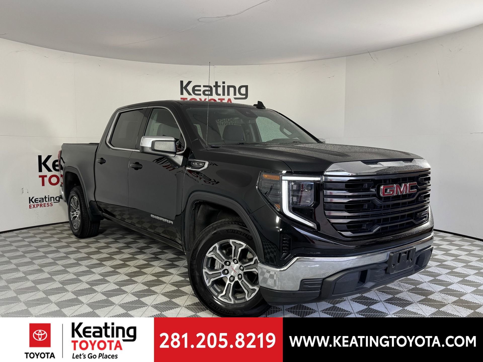 Used 2024 GMC Sierra 1500 SLE w/ Preferred Package RWD image 2
