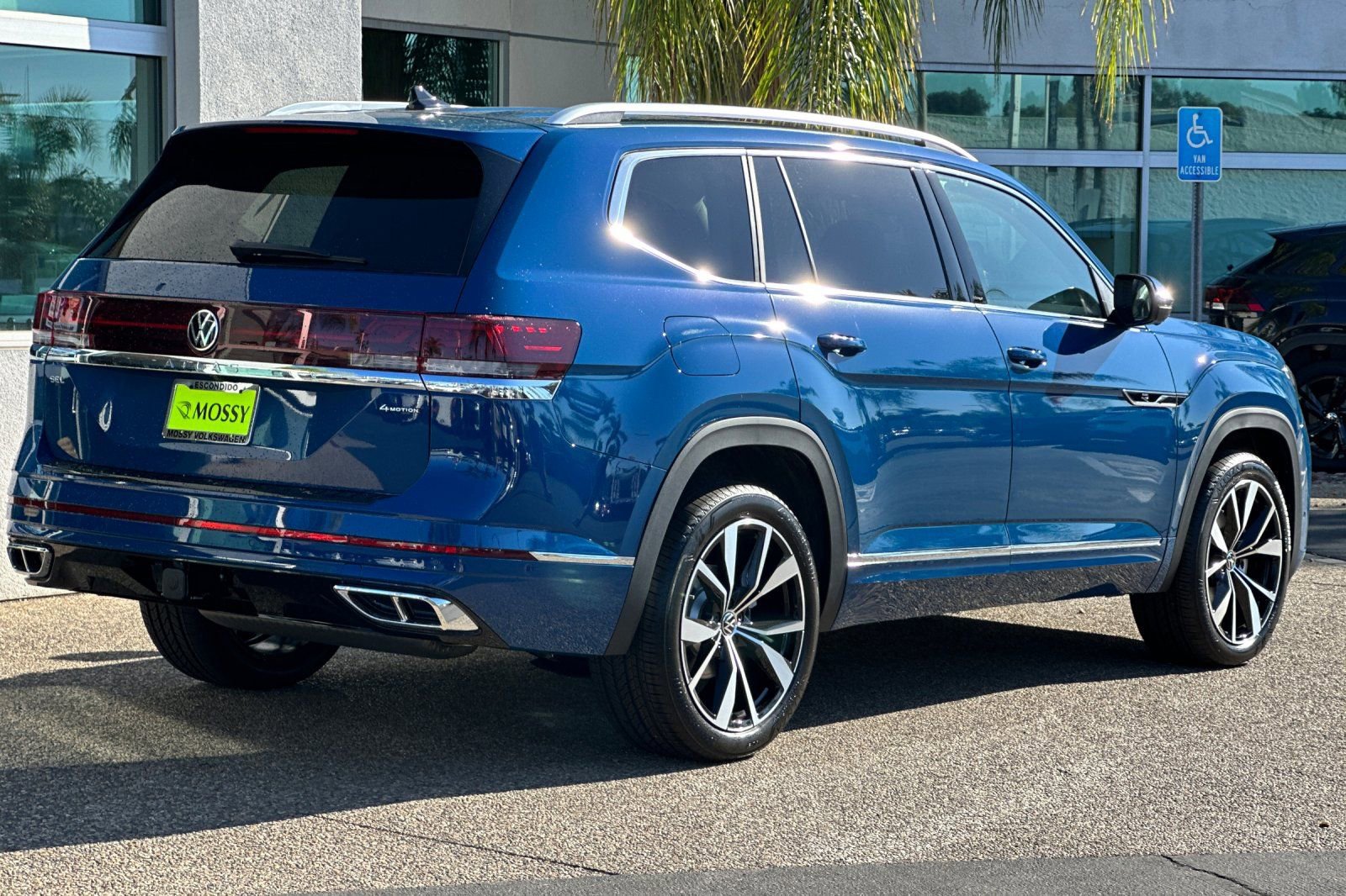 New 2026 Volkswagen Atlas SEL Premium R-Line image 4