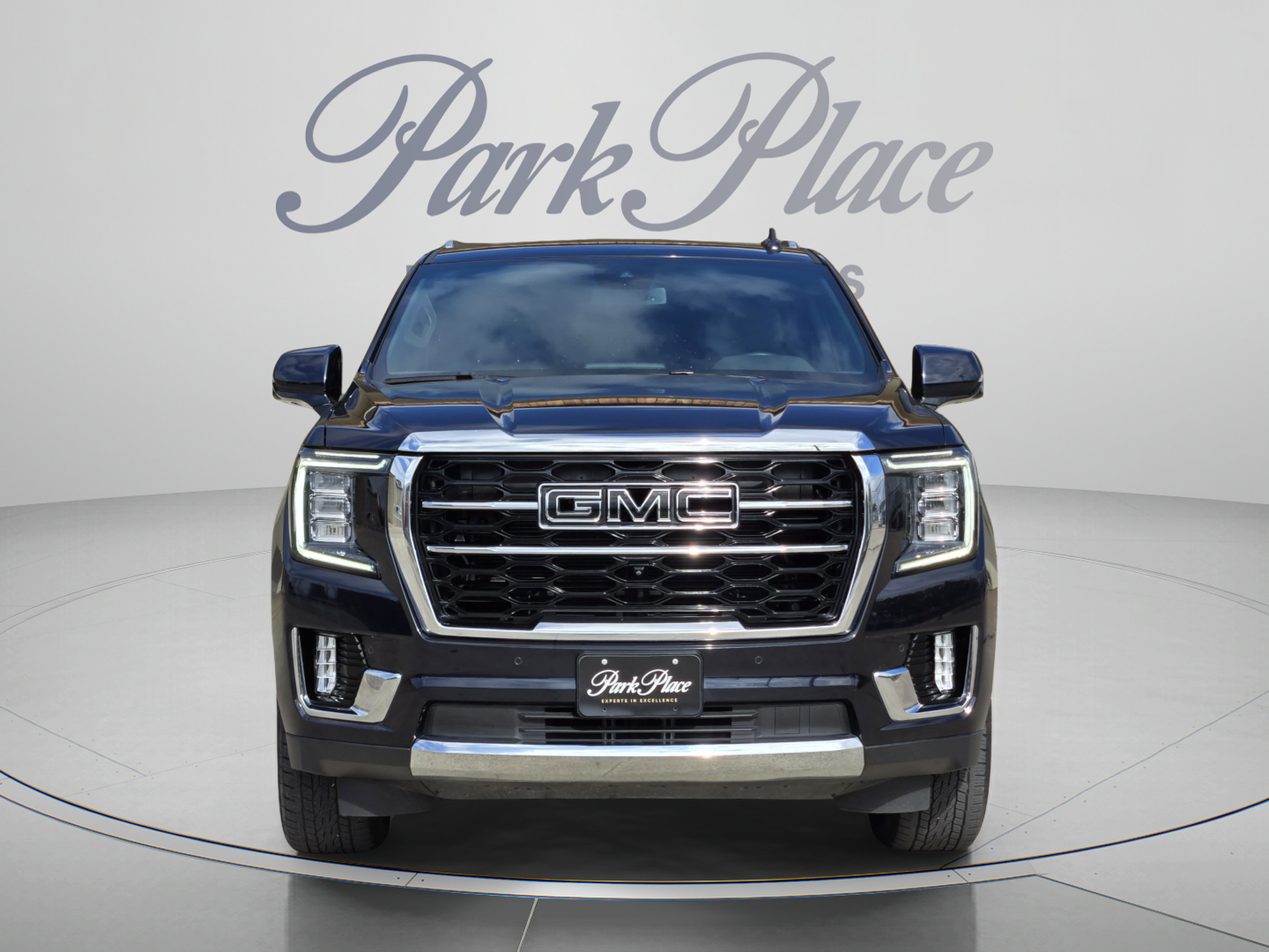 Used 2024 GMC Yukon XL SLT w/ SLT Premium Package AWD/4WD image 9