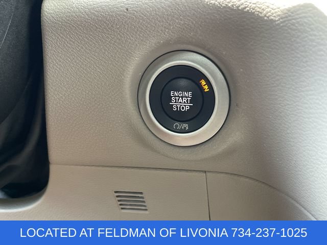 Used 2024 Chrysler Pacifica Touring-L FWD image 16