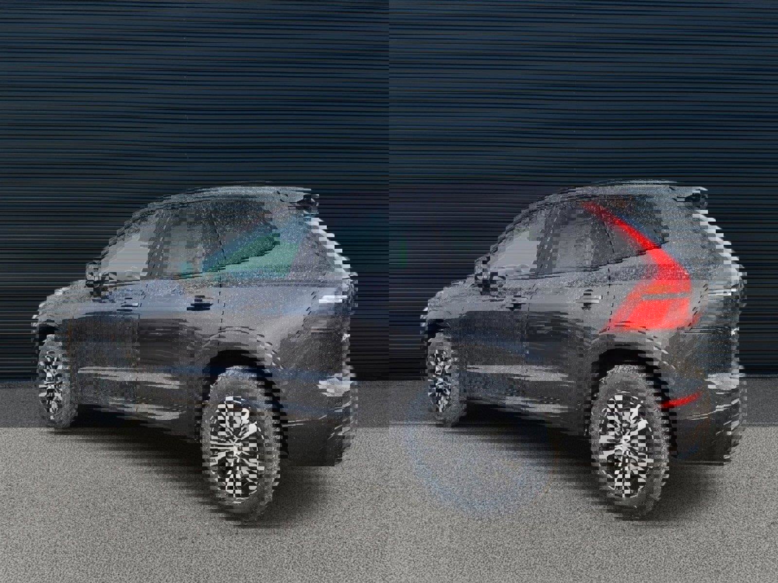 New 2025 Volvo XC60 B5 Core w/ Climate Package image 3