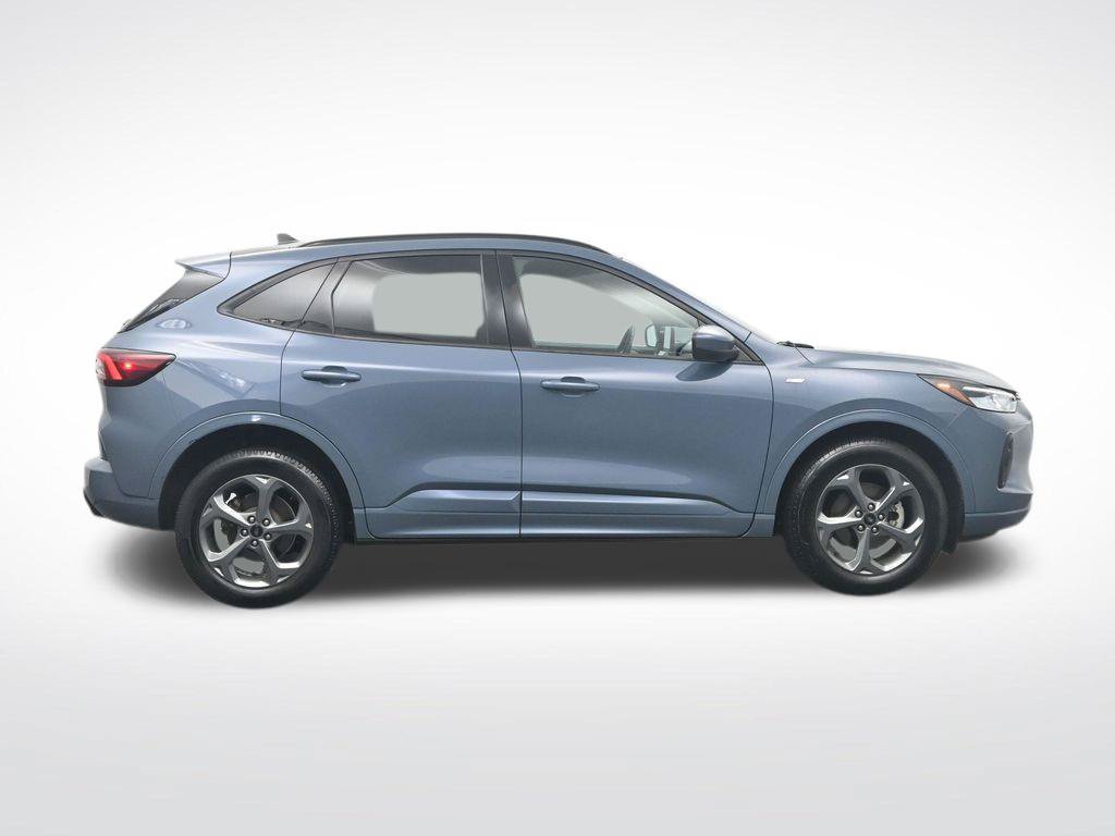 Certified 2023 Ford Escape ST-Line Select AWD/4WD image 4
