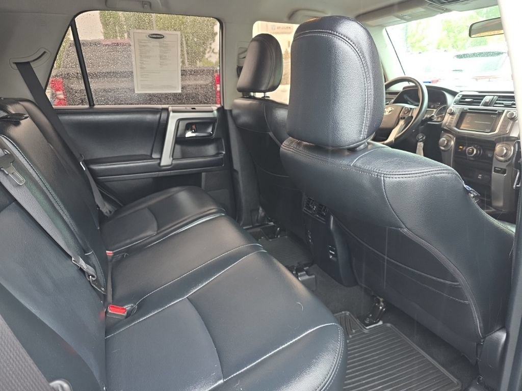 Used 2018 Toyota 4Runner SR5 AWD/4WD image 11