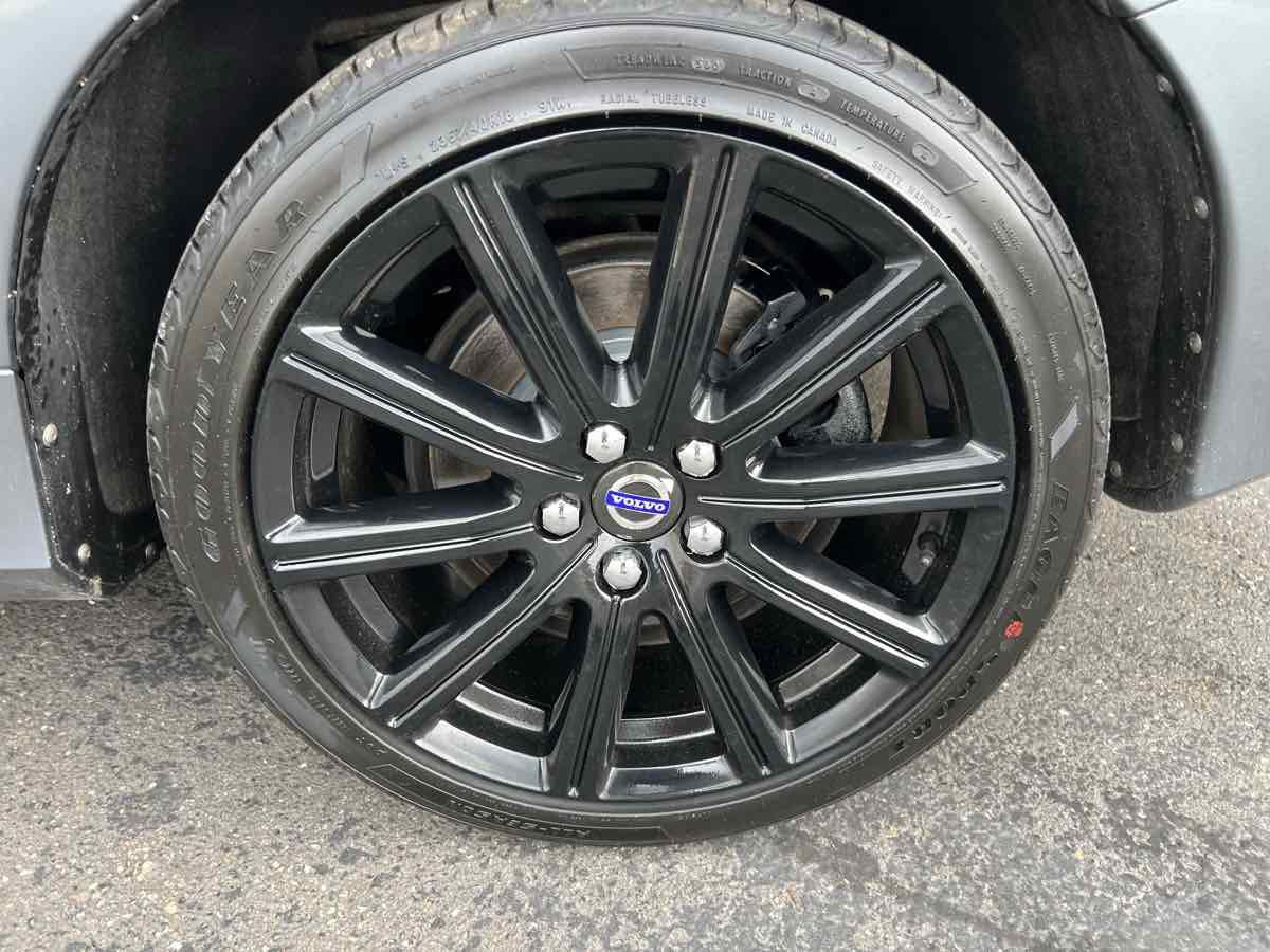 Used 2018 Volvo S60 T5 Inscription Platinum image 9