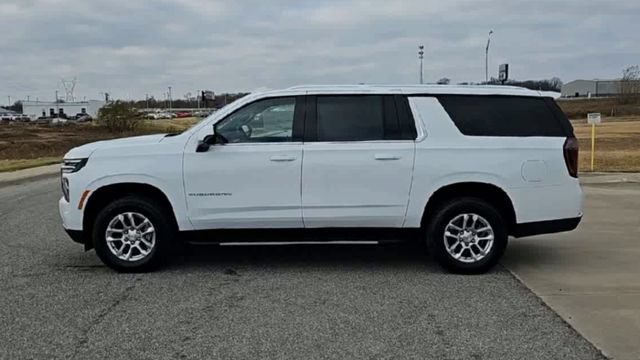 New 2026 Chevrolet Suburban LS RWD image 5