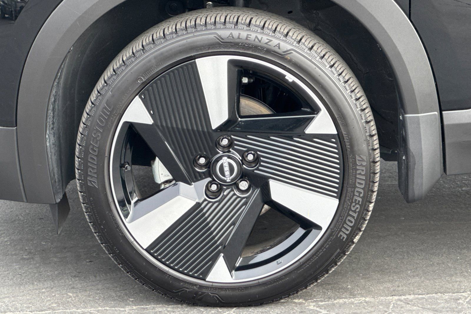 Used 2025 Nissan Kicks SR FWD image 27