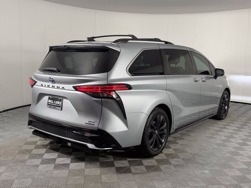 Used 2022 Toyota Sienna XSE w/ XSE Plus Package FWD image 7