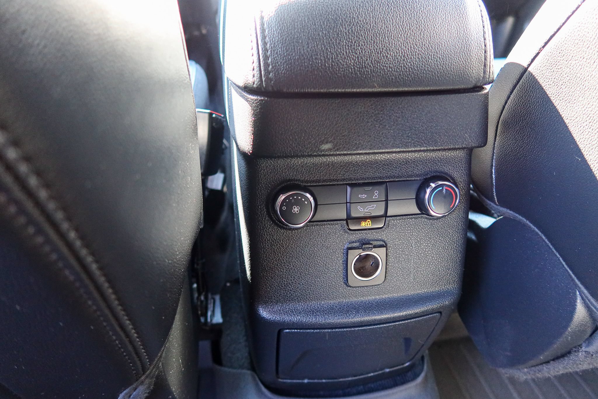 Used 2017 Ford Explorer XLT w/ Equipment Group 202A AWD/4WD image 30