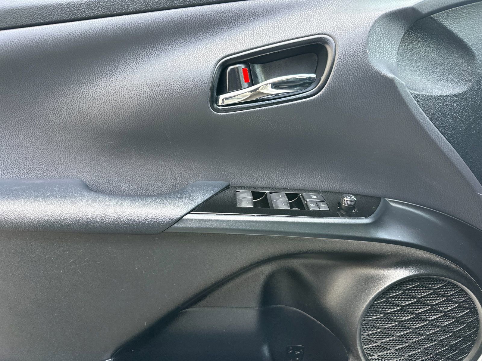 Used 2020 Toyota Prius LE image 11