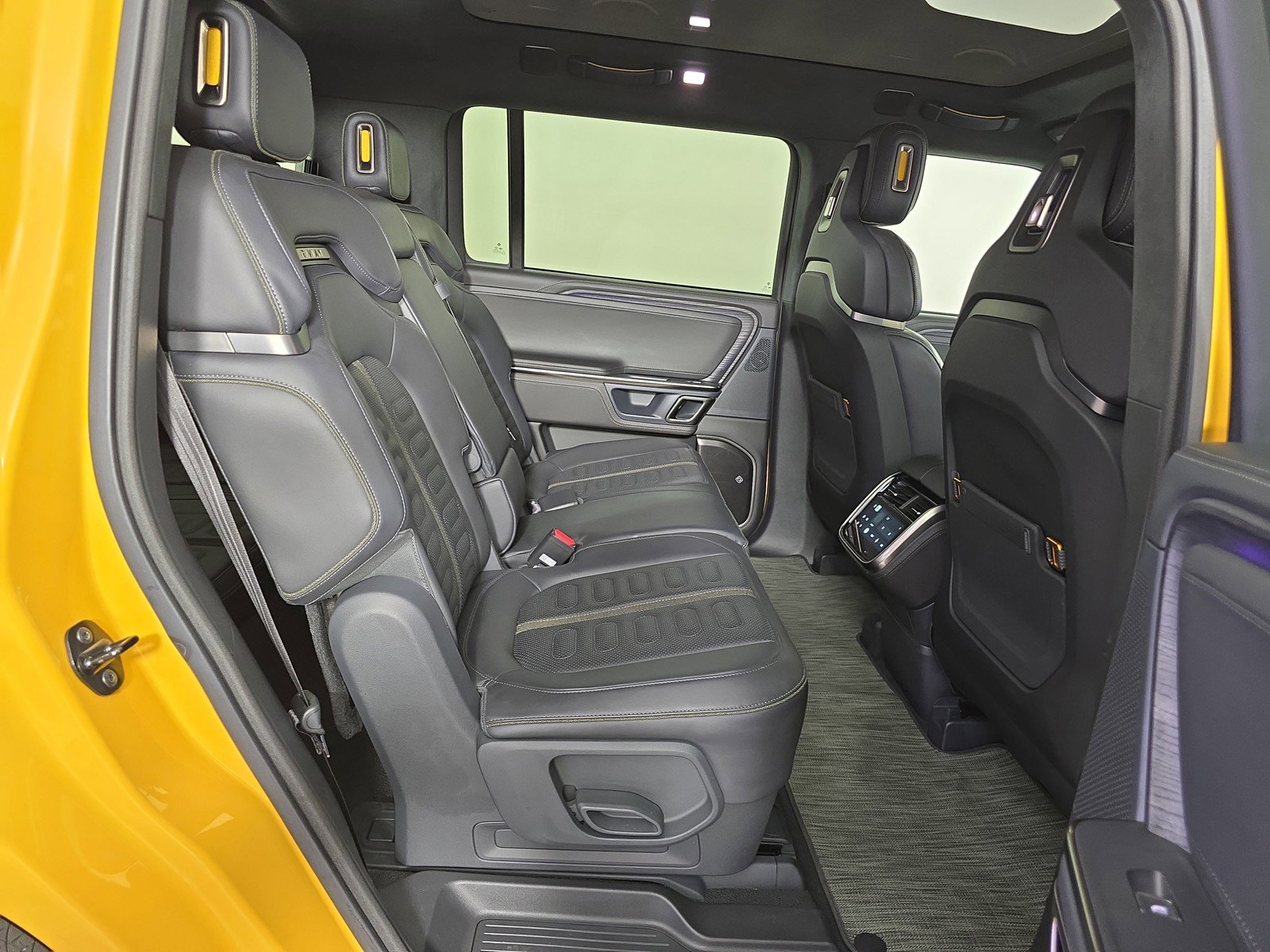 Used 2023 Rivian R1S Adventure image 24